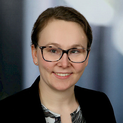 Das Bild zeigt ein Portaitfoto von Claudia Fricke, Bereichsleitung MOBILOTSIN / LNVG