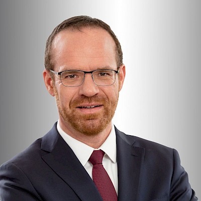 Das Bild zeigt ein Portraitfoto von Holger Waldhausen, Öffis Nahverkehr Hameln-Pyrmont GmbH.