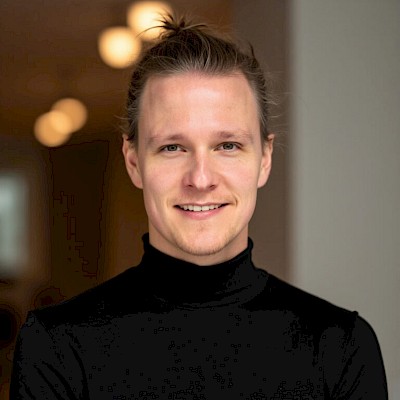 Das Bild zeigt ein Portraitfoto von Matthias Riegel, töchter&töchter Beratungsgesellschaft mbH