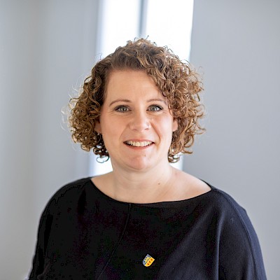 Das Bild zeigt ein Portraitfoto von Mareike Harlfinger-Düpow, Leitung des Fachdienstes Mobilität des Landkreises Lüneburg .