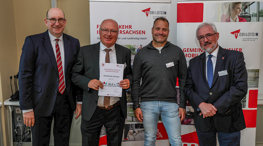 Übergabe der Urkunde 