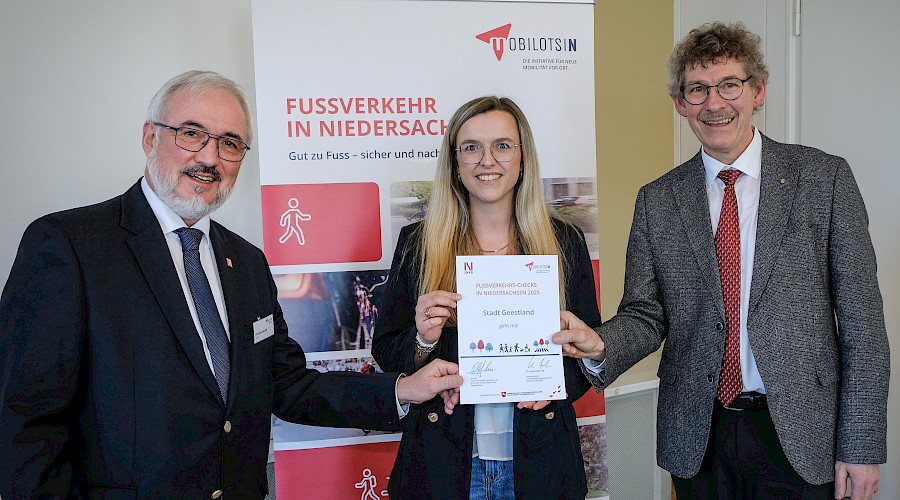 Übergabe der Urkunde 